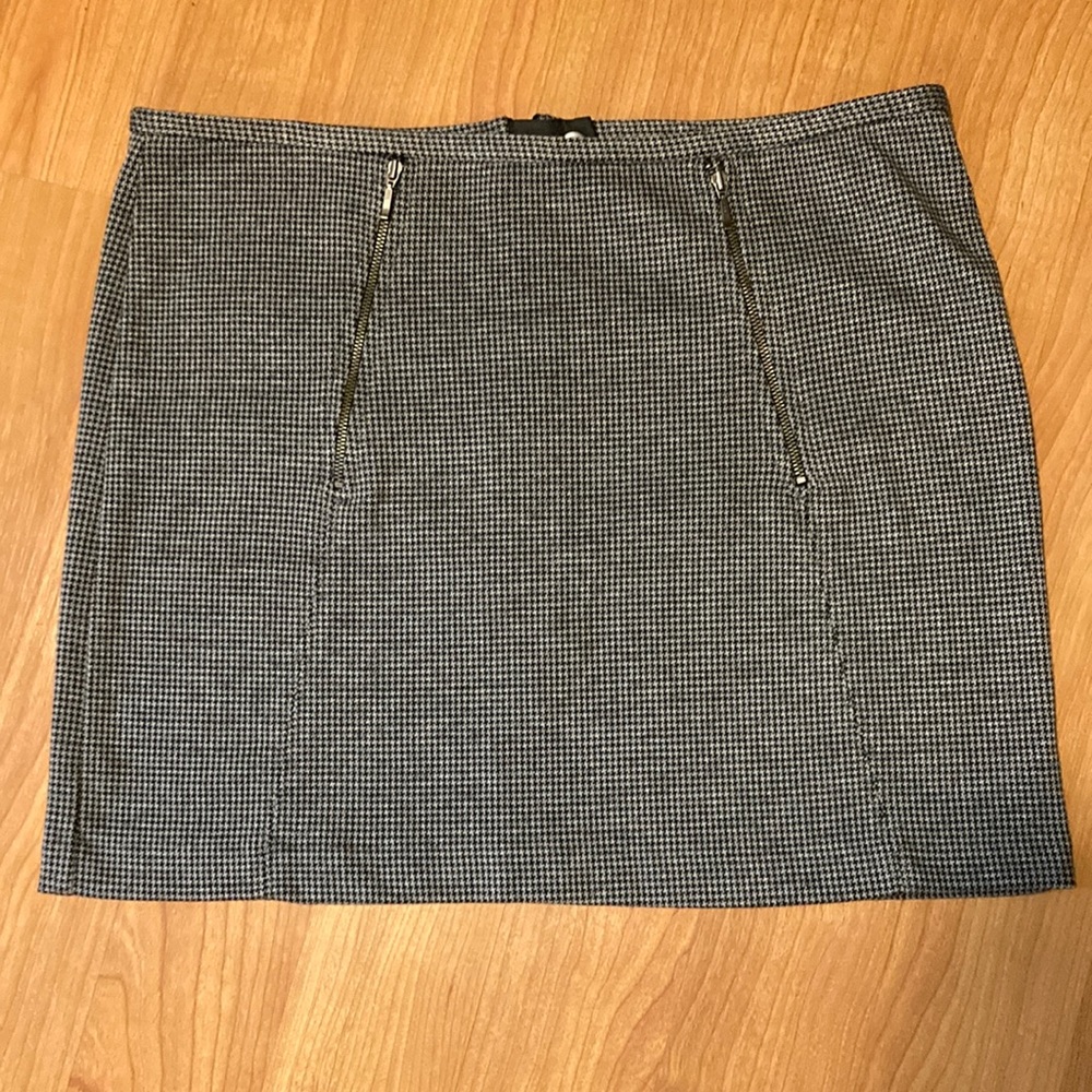 Like new Willi Smith mini skirt sz 10